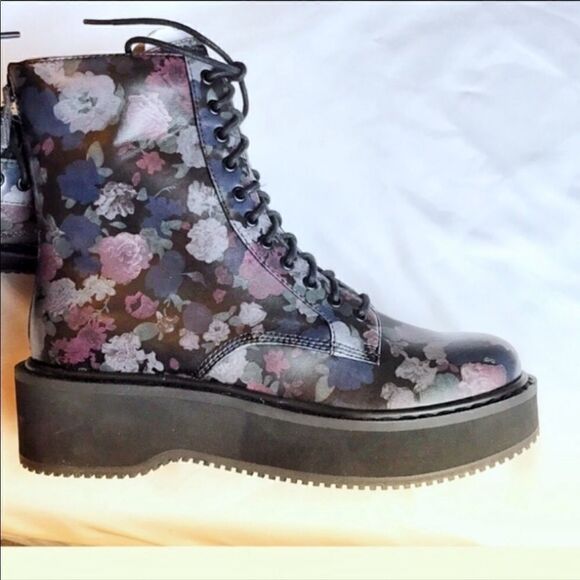 KENDALL & KYLIE FLORAL COMBAT BOOTS.  NEW - Picture 3 of 8